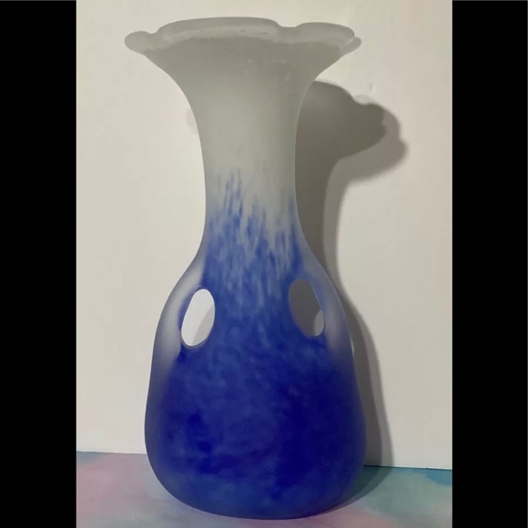 *SOLD* 9” Cobalt Blue & White Satin Finish Vase w/Handle ~Handblown Art Glass - Picture 4 of 10